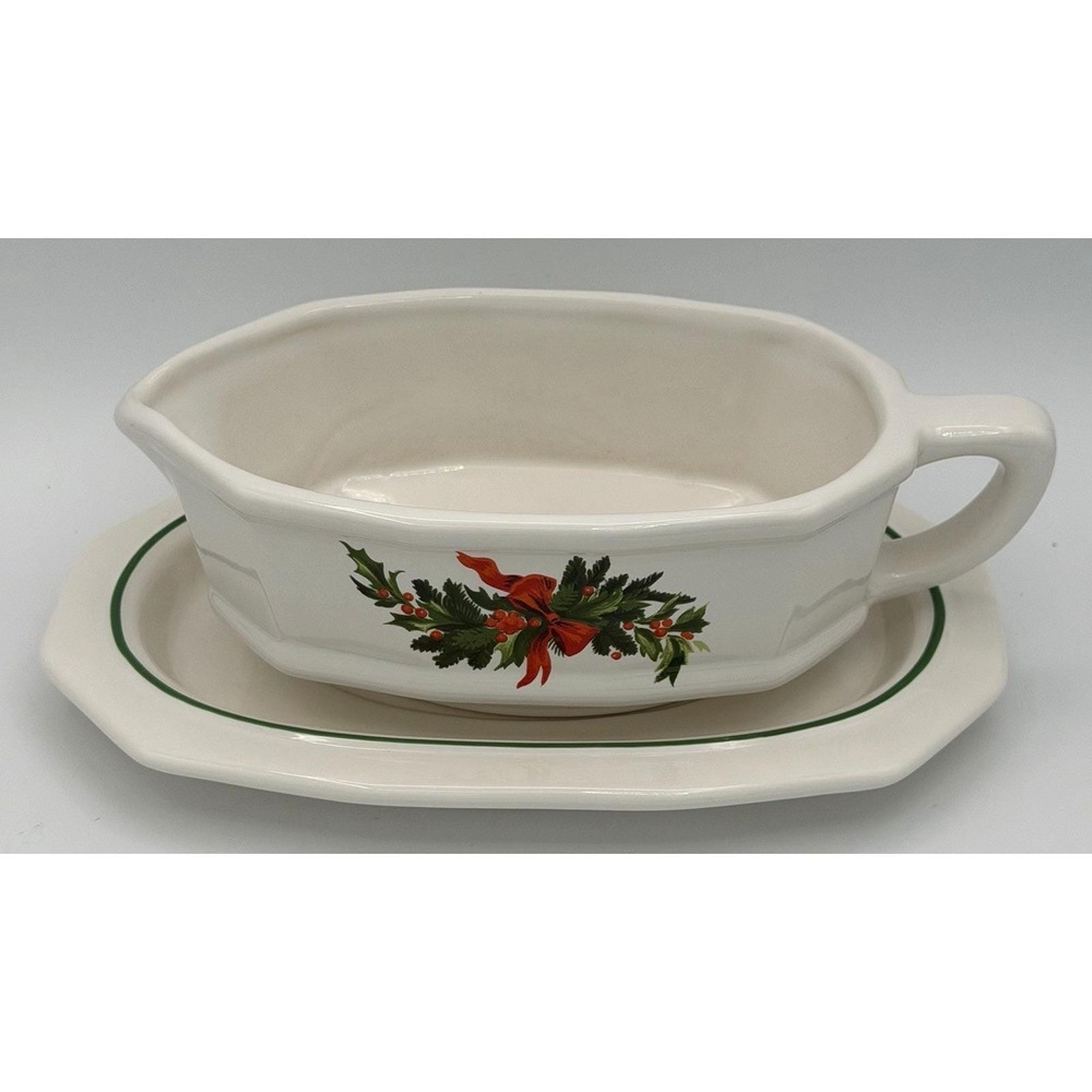 Pfaltzgraff Christmas Heritage Gravy Boat & Plate 16 oz Ceramic NOS USA Vintage